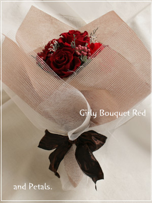 プリザーブドフラワーのガーベラとバラの真っ赤な花束