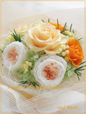 プリザーブドフラワーのオールドローズが華やかなオレンジの花束
