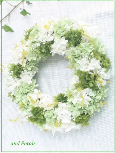 白とグリーンが爽やかな紫陽花のリース