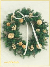 W056 White Nuts Wreath Mini
